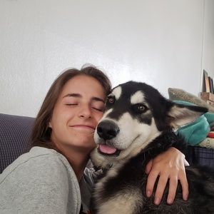 Meet your Posher, Cloe